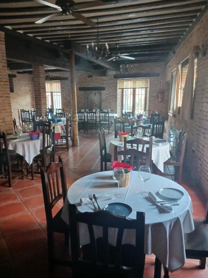 Hotel Restaurante Dona Elvira Nava del Rey Εξωτερικό φωτογραφία