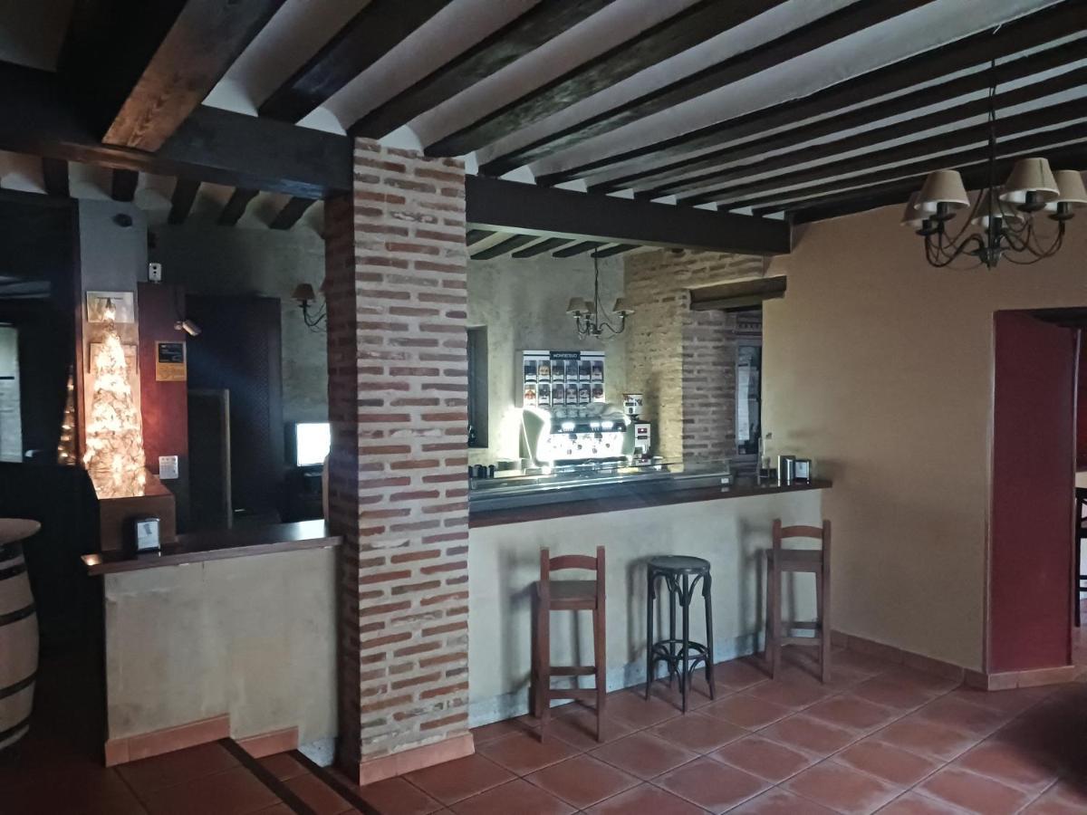 Hotel Restaurante Dona Elvira Nava del Rey Εξωτερικό φωτογραφία