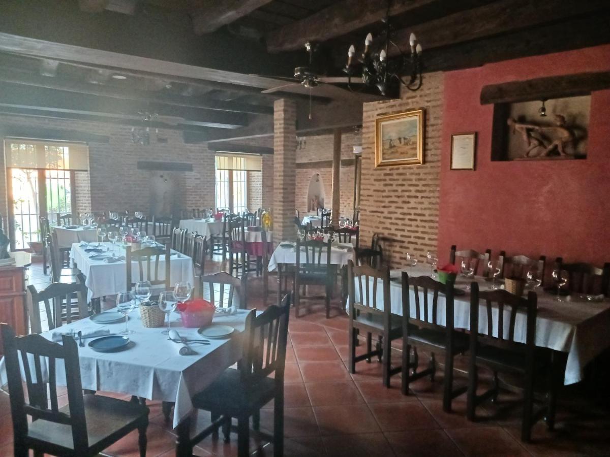 Hotel Restaurante Dona Elvira Nava del Rey Εξωτερικό φωτογραφία